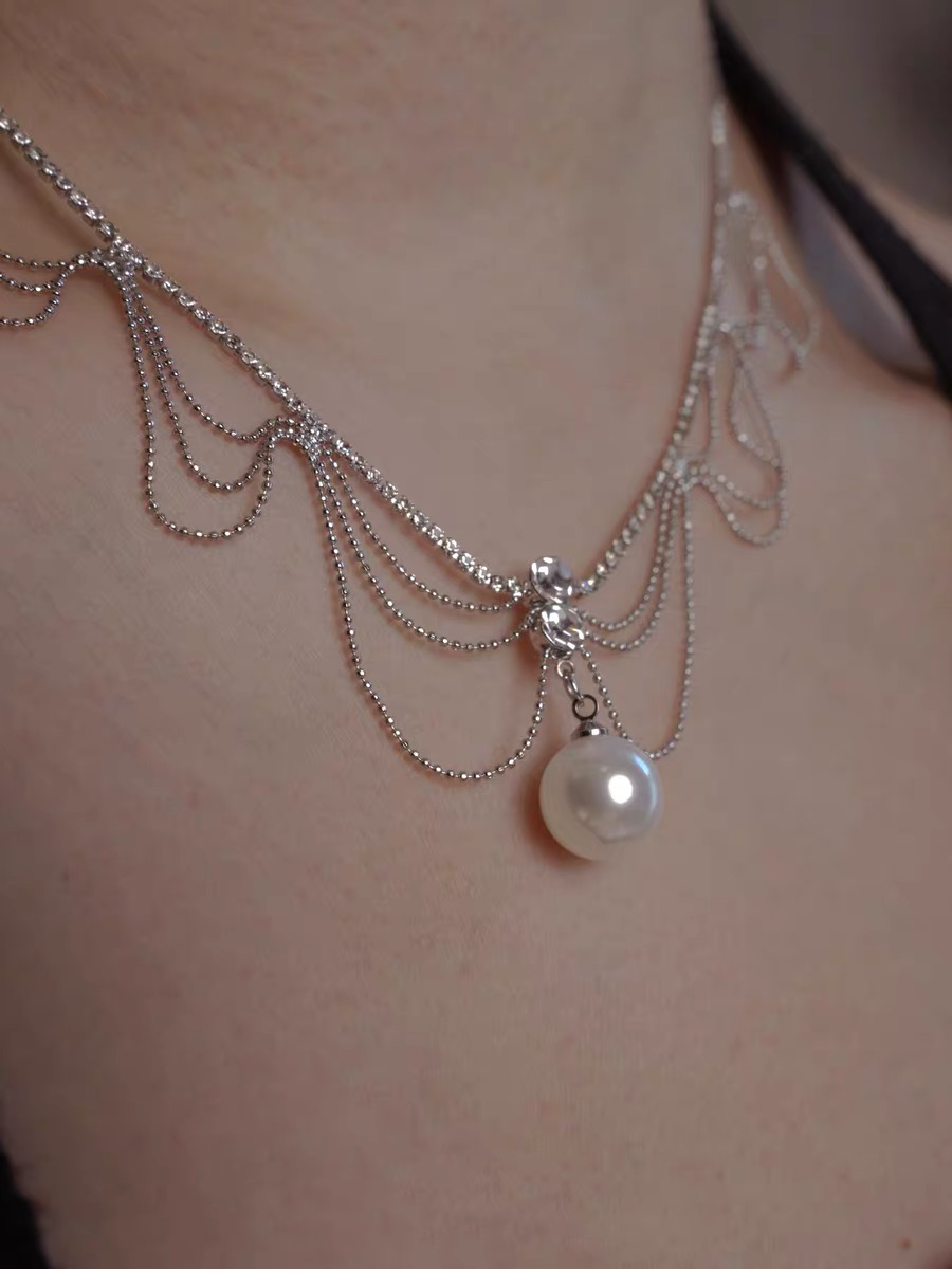 Delilah Pearl Necklace